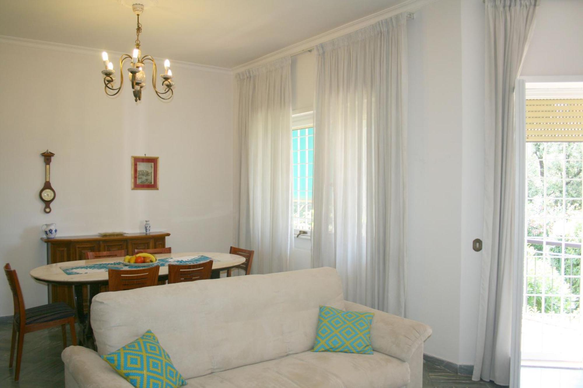 Busi Apartment Rome Bilik gambar